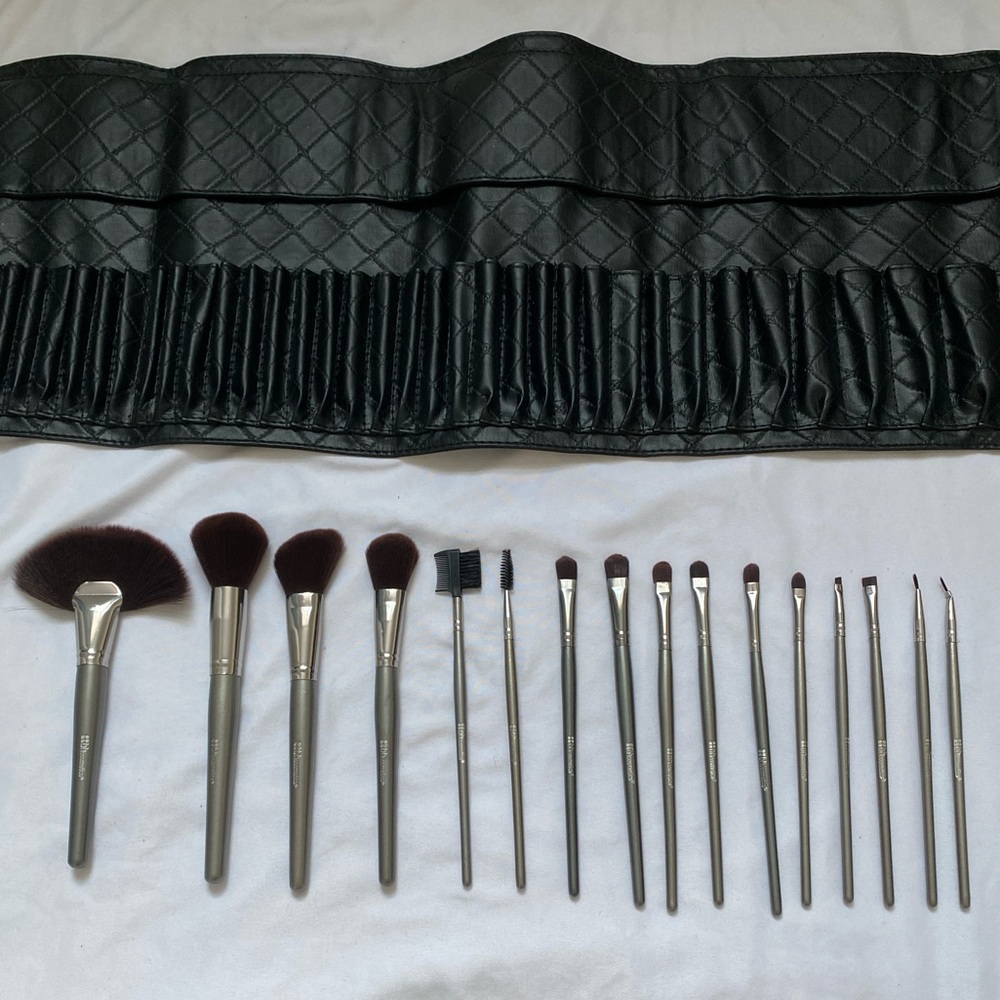 MAKEUP BRUSHES, TRAVEL BRUSH HOLDER